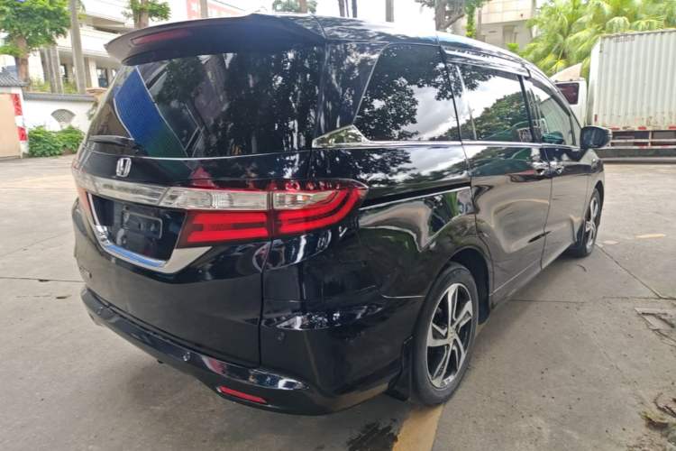 Used Honda Odyssey 2015 Updated Version 2.4L Smart Edition Rear Right 45 Deg