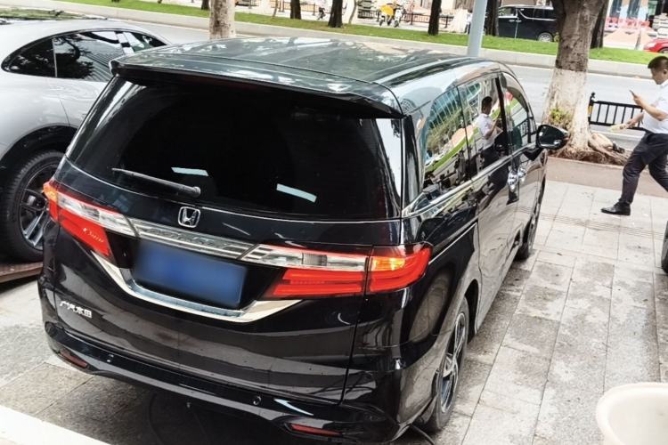 Used Honda Odyssey 2015 Updated Version 2.4L Smart Edition Rear Right 45 Deg