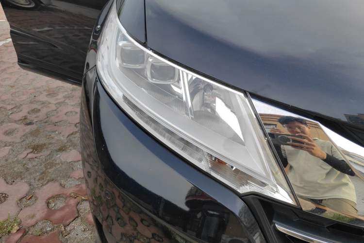 Used Honda Odyssey 2015 Updated Version 2.4L Smart Edition Right Front Headlight