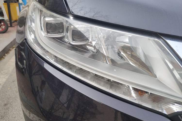 Used Honda Odyssey 2015 Updated Version 2.4L Smart Edition Right Front Headlight