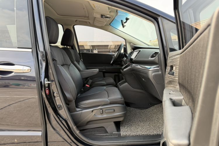 Used Honda Odyssey 2015 Updated 2.4L Smart Cool Version Right Front Seat