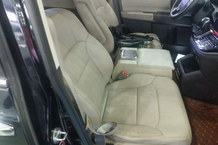 Used Honda Odyssey 2015 Revised 2.4L Luxury Edition Right Front Seat
