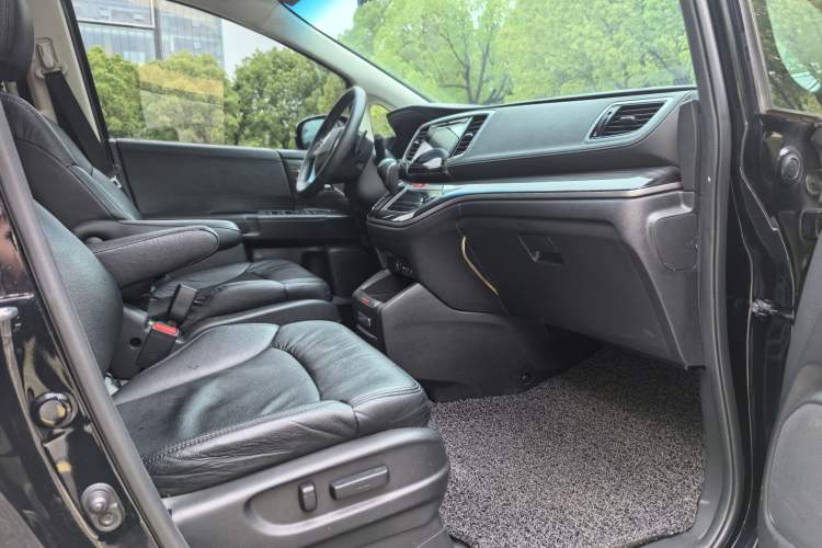 Used Honda Odyssey 2015 Updated 2.4L Smart Cool Version Right Front Seat