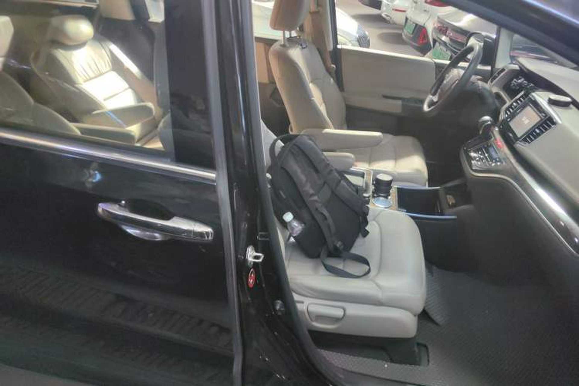 Used Honda Odyssey 2015 Revised 2.4L Luxury Edition Right Front Seat