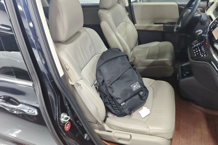 Used Honda Odyssey 2015 2.4L Luxury Edition Right Front Seat