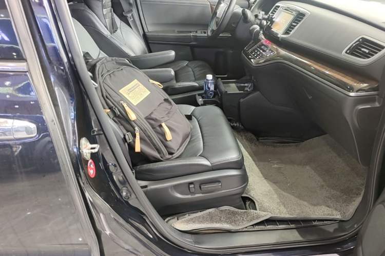 Used Honda Odyssey 2015 Updated Version 2.4L Smart Edition Right Front Seat