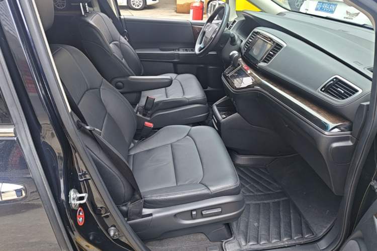 Used Honda Odyssey 2015 Updated Version 2.4L Smart Edition Right Front Seat