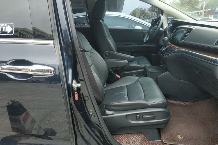Used Honda Odyssey 2015 Updated Version 2.4L Smart Edition Right Front Seat