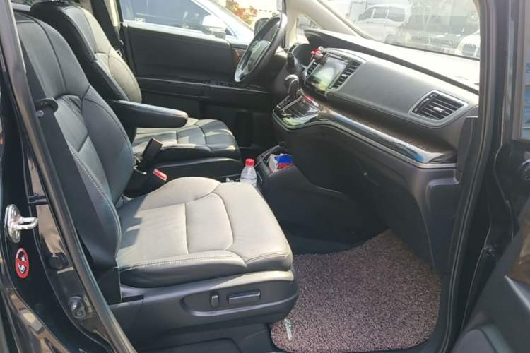 Used Honda Odyssey 2015 Updated Version 2.4L Smart Edition Right Front Seat