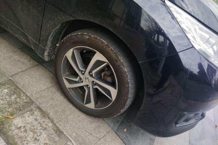 Used Honda Odyssey 2015 2.4L Smart Edition Right Front Wheel Hub