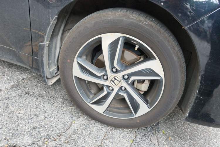 Used Honda Odyssey 2015 2.4L Smart Edition Right Front Wheel Hub