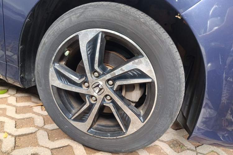 Used Honda Odyssey 2015 2.4L Smart Edition Right Front Wheel Hub