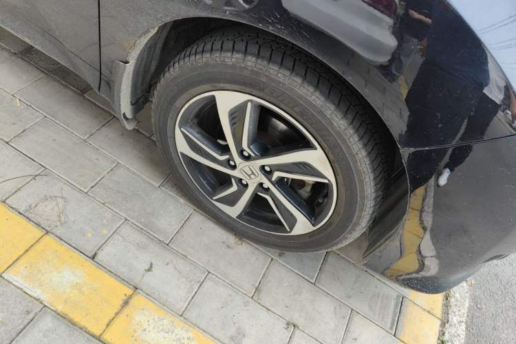 Used Honda Odyssey 2015 2.4L Smart Edition Right Front Wheel Hub