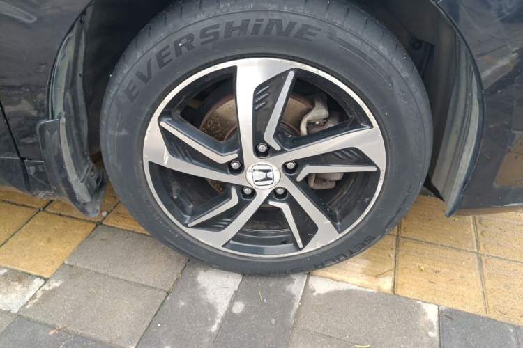 Used Honda Odyssey 2015 Updated Version 2.4L Smart Edition Right Front Wheel Hub