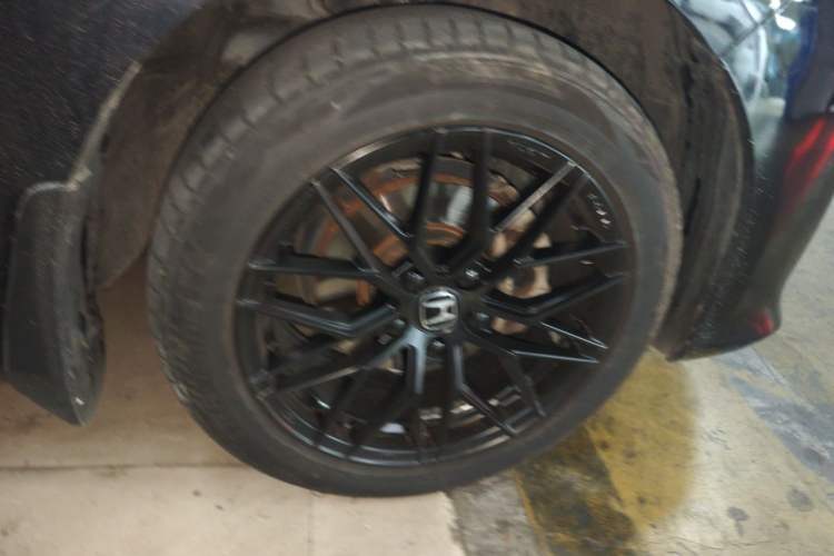 Used Honda Odyssey 2015 Updated Version 2.4L Smart Edition Right Front Wheel Hub