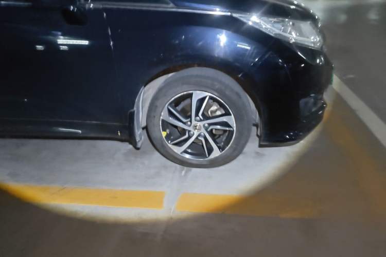 Used Honda Odyssey 2015 2.4L Smart Edition Right Front Wheel Hub