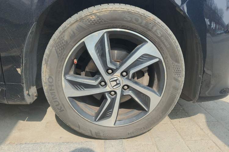 Used Honda Odyssey 2015 Updated Version 2.4L Smart Edition Right Front Wheel Hub