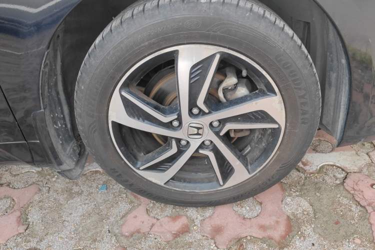 Used Honda Odyssey 2015 Updated Version 2.4L Smart Edition Right Front Wheel Hub