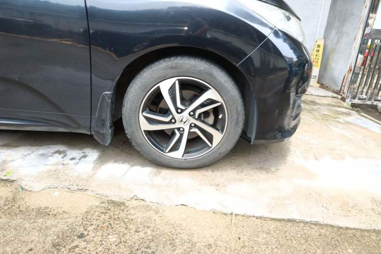 Used Honda Odyssey 2015 Revised 2.4L Luxury Edition Right Front Wheel Hub