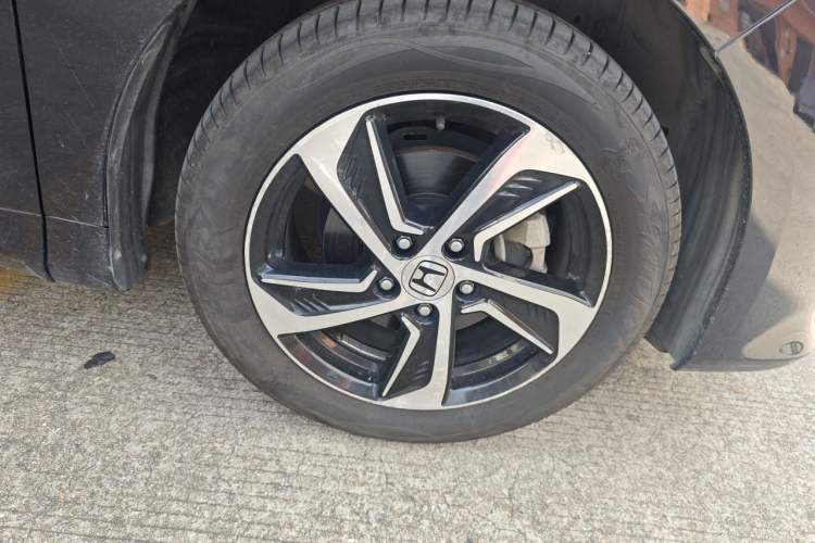 Used Honda Odyssey 2015 Updated Version 2.4L Smart Edition Right Front Wheel Hub
