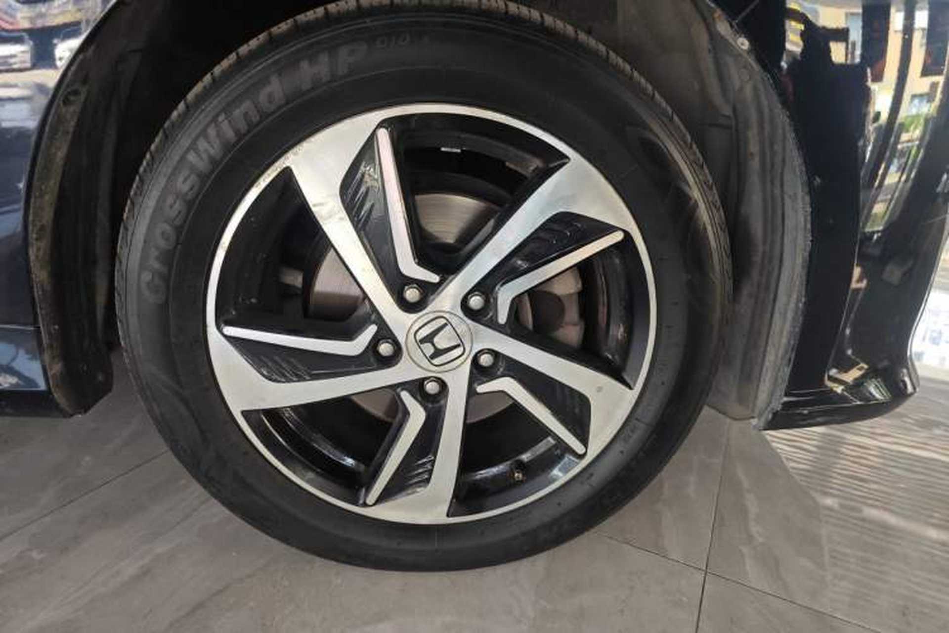 Used Honda Odyssey 2015 2.4L Supreme Edition Right Front Wheel Hub