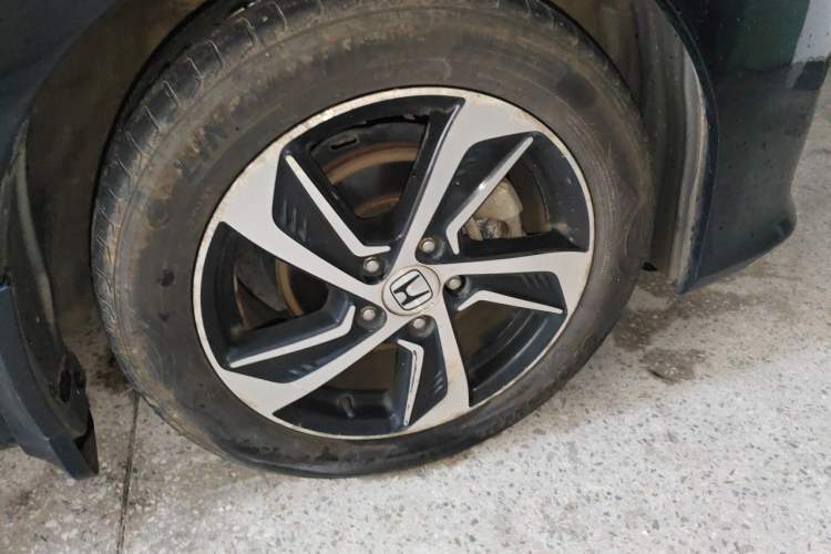 Used Honda Odyssey 2015 2.4L Smart Edition Right Front Wheel Hub