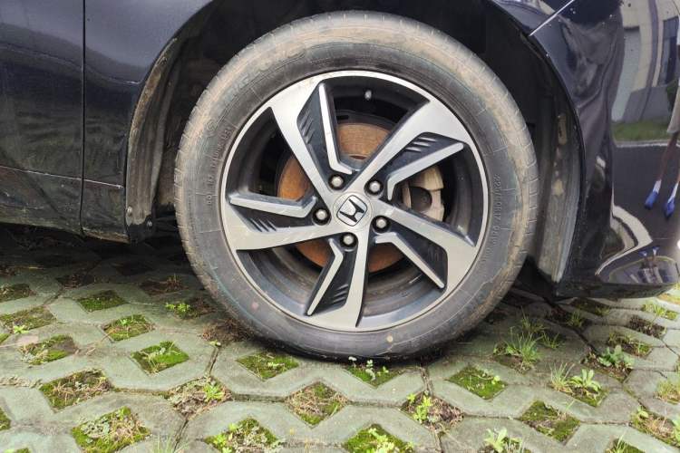 Used Honda Odyssey 2015 Revised 2.4L Luxury Edition Right Front Wheel Hub