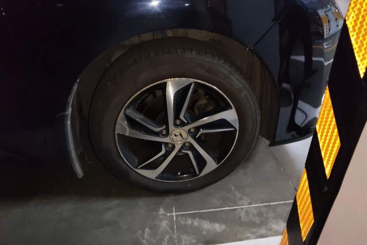 Used Honda Odyssey 2015 2.4L Smart Edition Right Front Wheel Hub