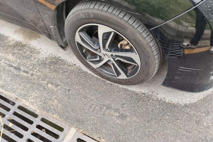 Used Honda Odyssey 2015 Revised 2.4L Luxury Edition Right Front Wheel Hub