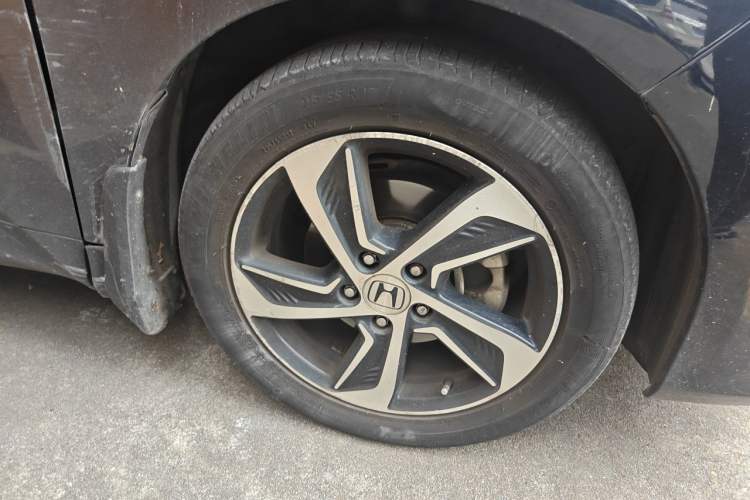 Used Honda Odyssey 2015 2.4L Luxury Edition Right Front Wheel Hub