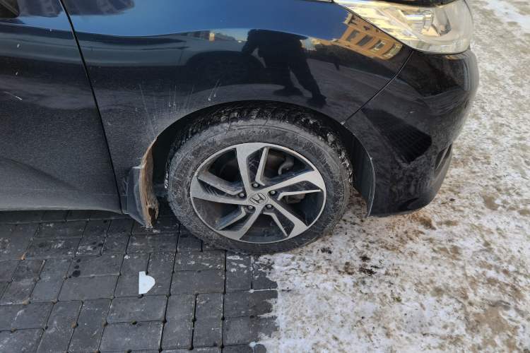 Used Honda Odyssey 2015 Updated Version 2.4L Smart Edition Right Front Wheel Hub