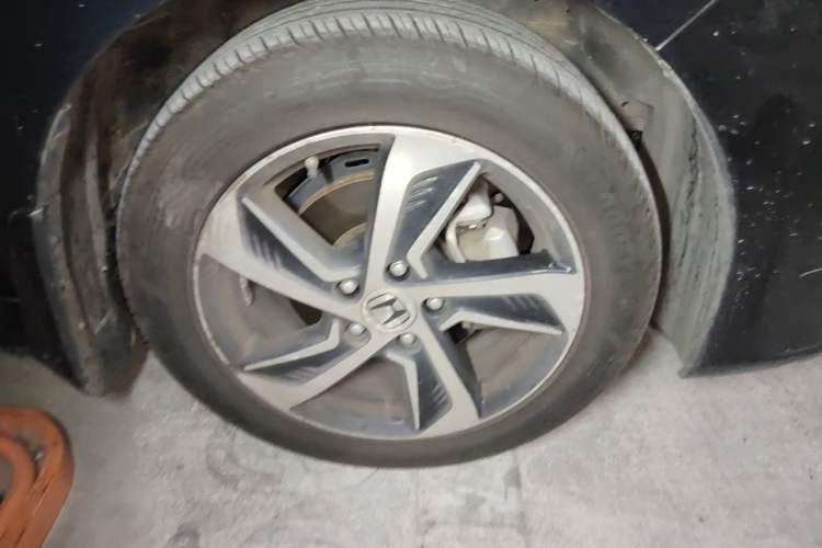 Used Honda Odyssey 2015 Updated Version 2.4L Smart Edition Right Front Wheel Hub