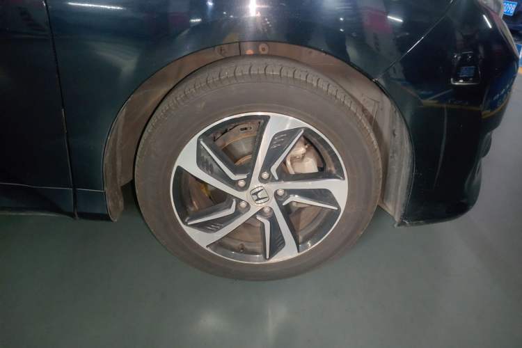 Used Honda Odyssey 2015 Updated Version 2.4L Smart Edition Right Front Wheel Hub