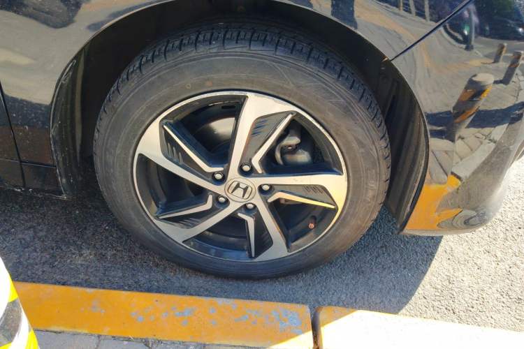 Used Honda Odyssey 2015 2.4L Prestige Edition Right Front Wheel Hub