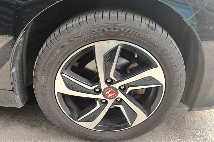 Used Honda Odyssey 2015 2.4L Smart Edition Right Front Wheel Hub