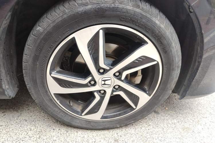 Used Honda Odyssey 2015 Updated Version 2.4L Smart Edition Right Front Wheel Hub