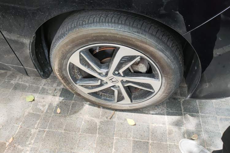 Used Honda Odyssey 2015 Updated Version 2.4L Smart Edition Right Front Wheel Hub