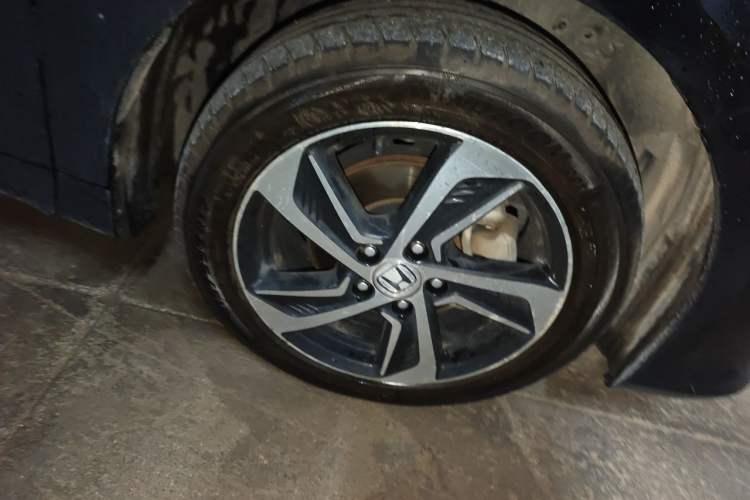 Used Honda Odyssey 2015 2.4L Smart Edition Right Front Wheel Hub