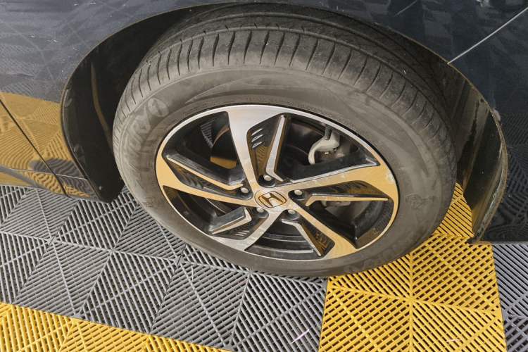 Used Honda Odyssey 2015 Updated Version 2.4L Smart Edition Right Front Wheel Hub
