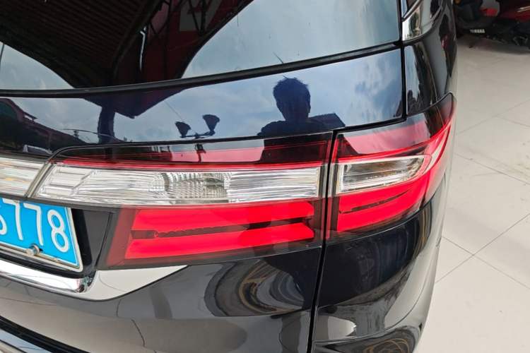 Used Honda Odyssey 2015 Updated 2.4L Smart Cool Version Right Rear Taillight
