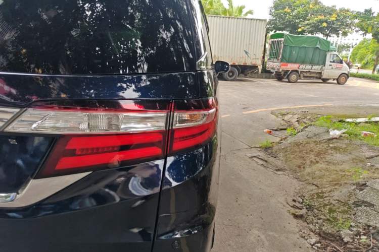 Used Honda Odyssey 2015 Updated Version 2.4L Smart Edition Right Rear Taillight