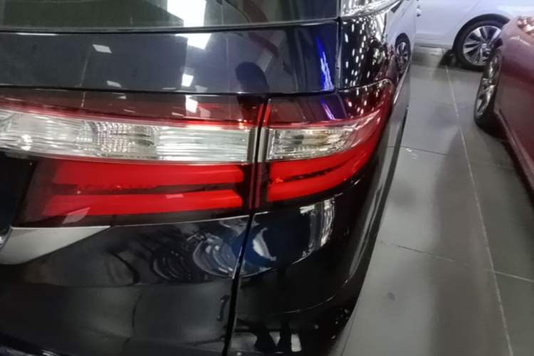 Used Honda Odyssey 2015 Revised Version 2.4L Comfort Edition Right Rear Taillight