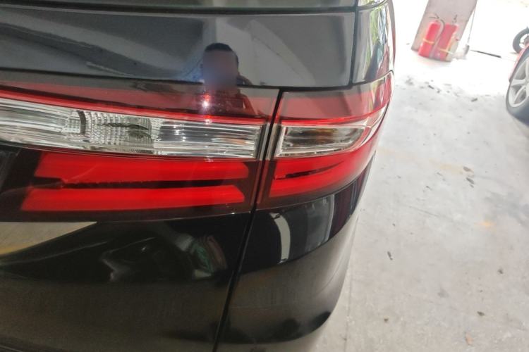 Used Honda Odyssey 2015 Revised 2.4L Luxury Edition Right Rear Taillight