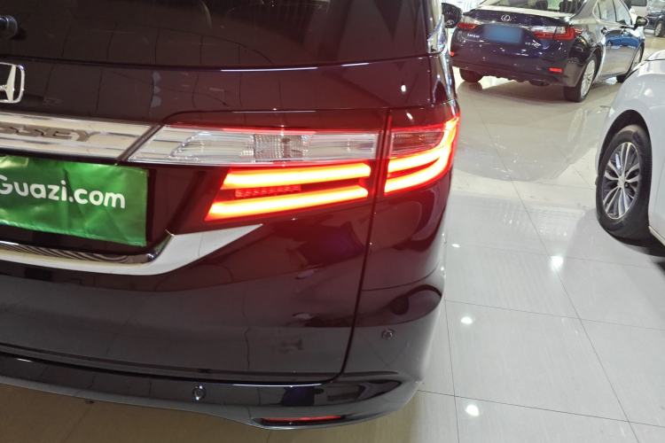 Used Honda Odyssey 2015 2.4L Smart Edition Right Rear Taillight