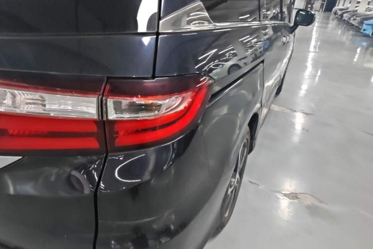Used Honda Odyssey 2015 Revised Version 2.4L Supreme Edition Right Rear Taillight