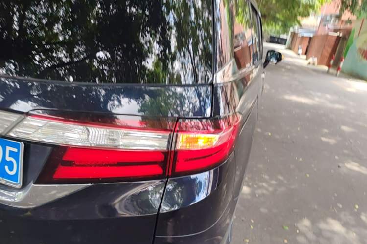 Used Honda Odyssey 2015 Updated Version 2.4L Smart Edition Right Rear Taillight