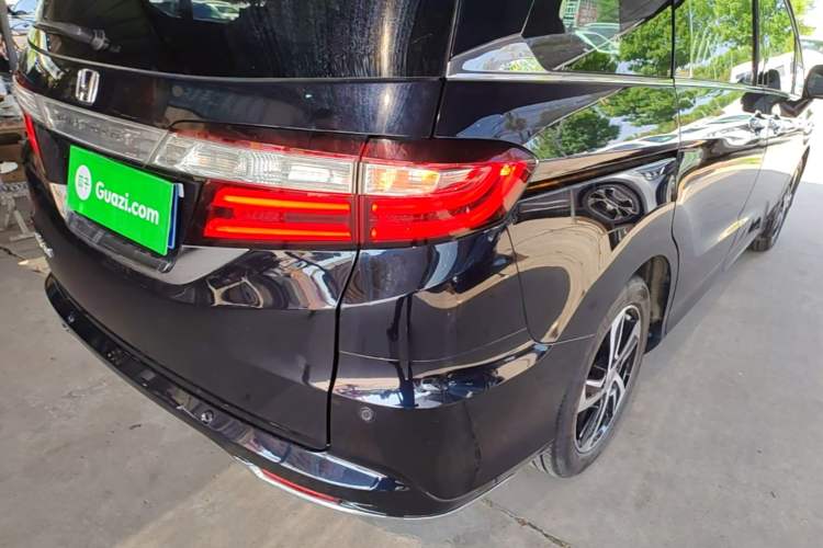 Used Honda Odyssey 2015 Updated Version 2.4L Smart Edition Right Rear Taillight