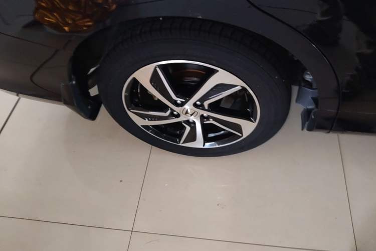 Used Honda Odyssey 2015 Revised 2.4L Luxury Edition Right Rear Wheel Hub