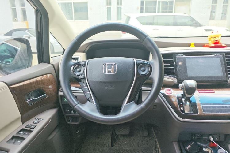 Used Honda Odyssey 2015 Updated Version 2.4L Smart Edition Steering Wheel