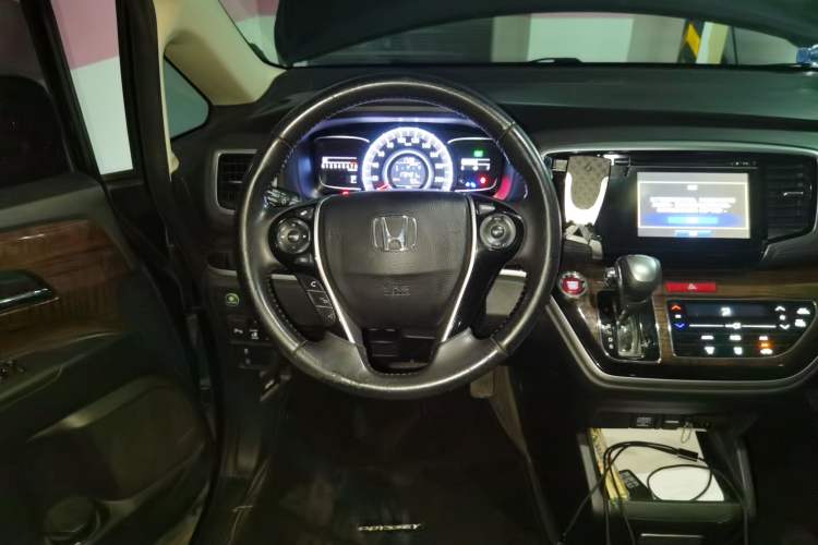 Used Honda Odyssey 2015 Updated Version 2.4L Smart Edition Steering Wheel